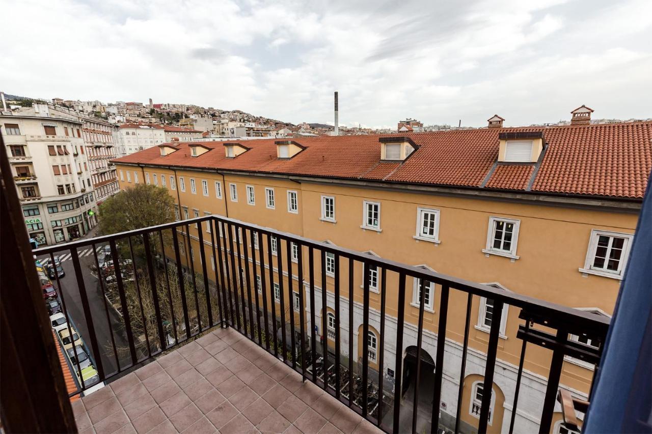 Appartamento Slataper - Ampio E Con Vista Triest Exterior foto